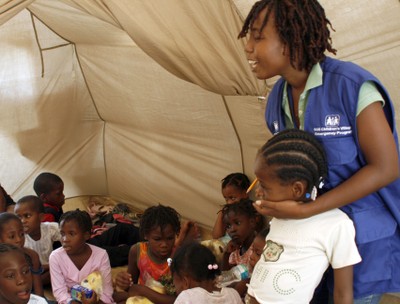 SOS psychologist interacting with children affected by earthquake - CV Santo after the earthquake 